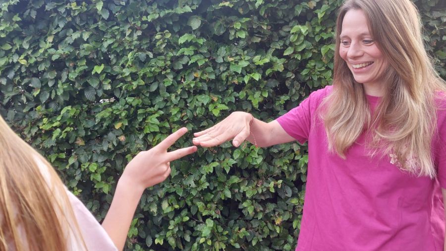 Is papier harder dan steen?